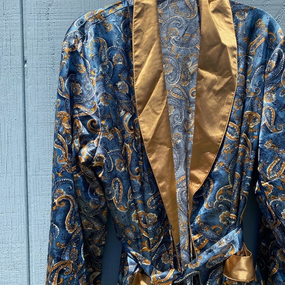 Silky satin paisley robe - Picture 5 of 5